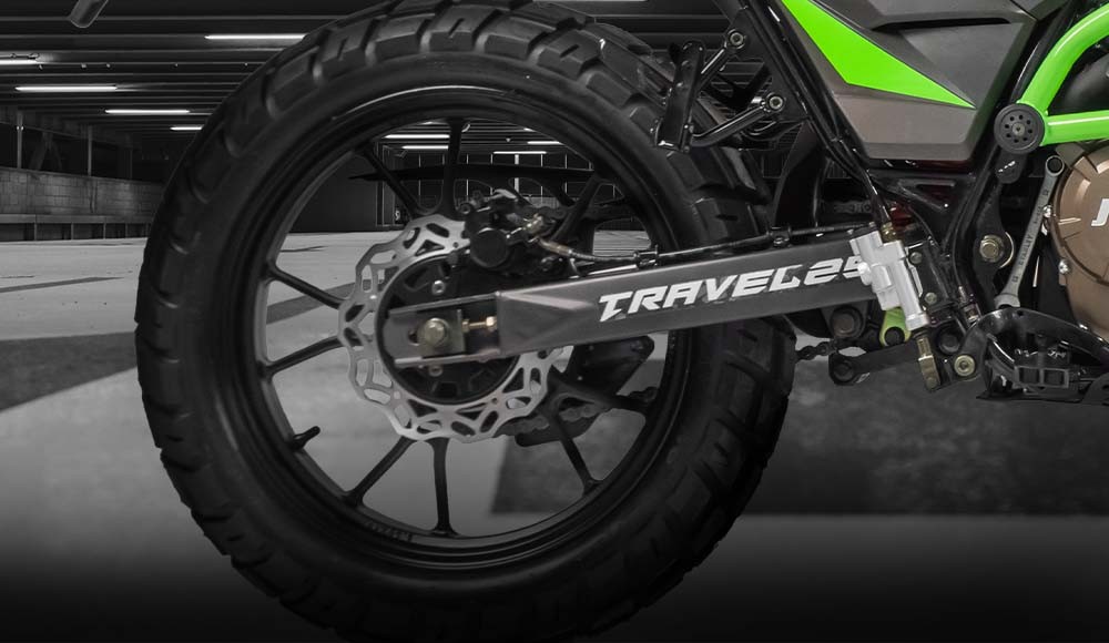 Parte posterior de la Moto Todoterreno TRAVEL 250 4V