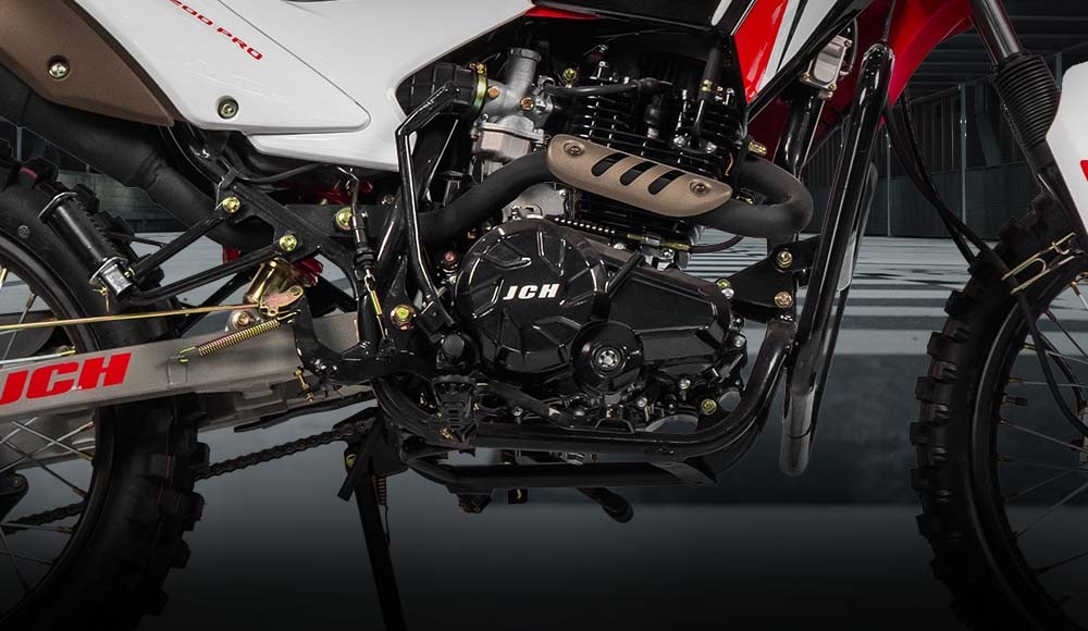 motor de la Moto todo terreno MRX 200 PRO color rojo y blanco