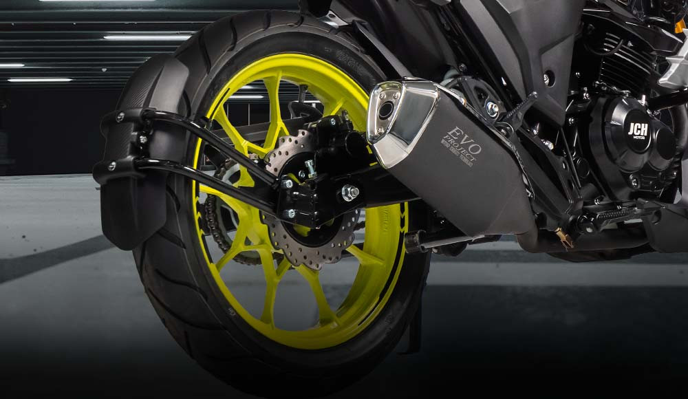 Parte posterior de la Moto urbana MT 200