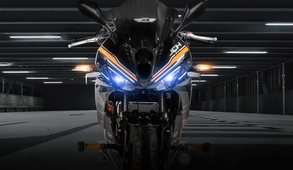 Parte frontal de la Moto pistera RAPTOR R1