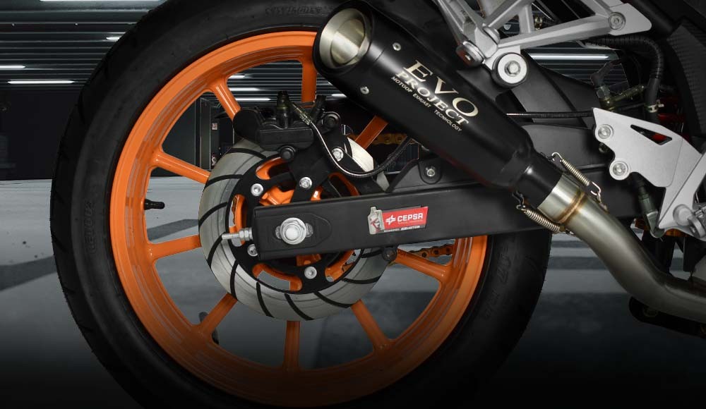 Tubo de escape de la moto pistera RAPTOR R1